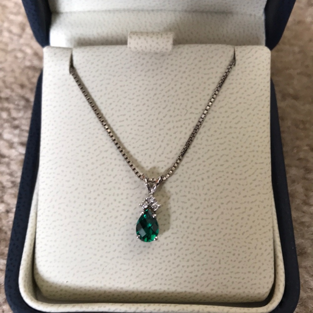 Emerald teardrop necklace